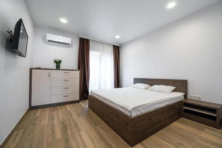 Room 5 of 109