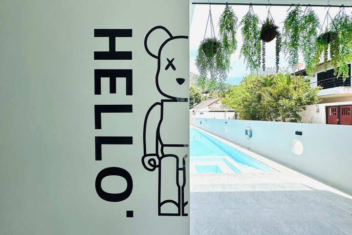 Pool 40 of 75