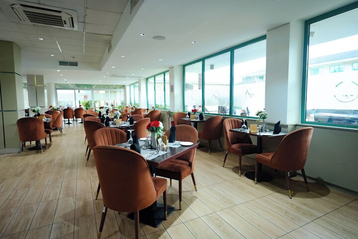 Dining 63 of 78