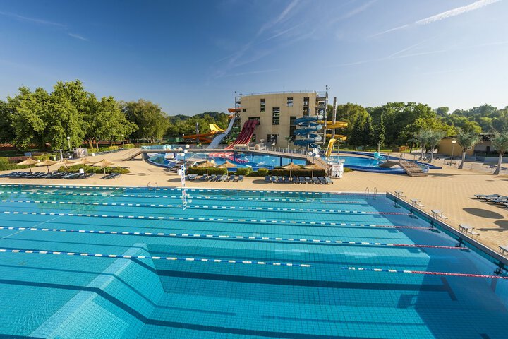 Hotel Pool