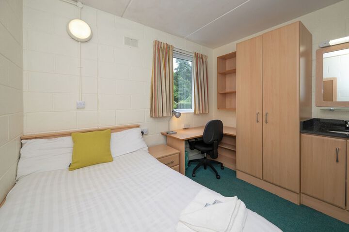 Room 5 of 16