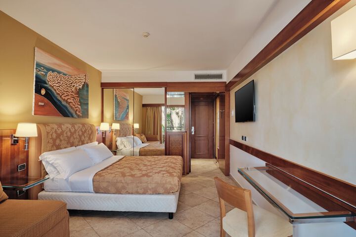 Room 8 of 116