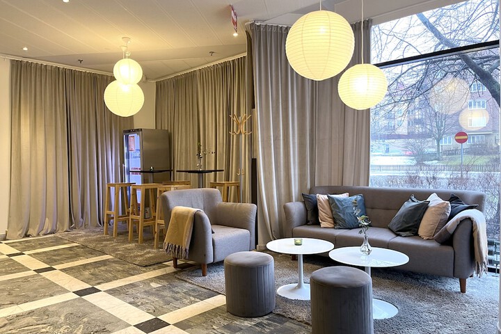 Entrance & Lobby