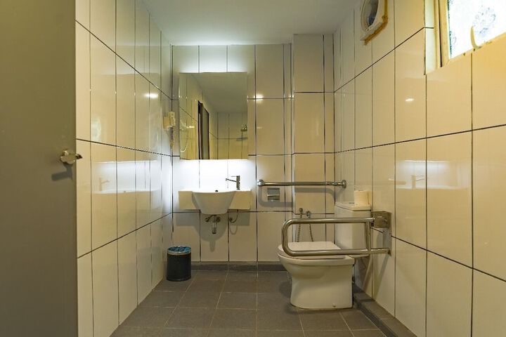 Room 20 of 28