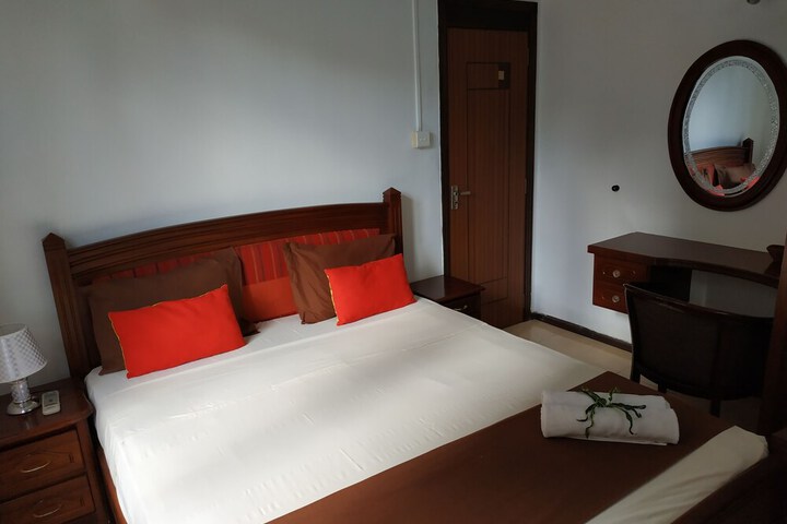 Room 9 of 47