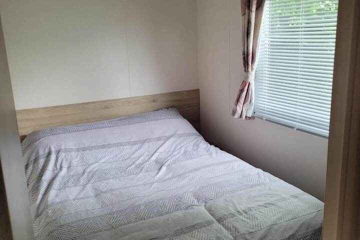 Room 3 of 27