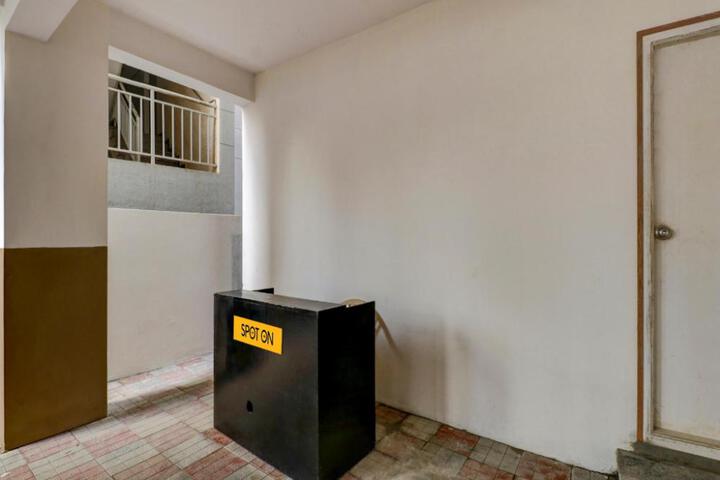 OYO 814123 Helloworld HSR Castle De Monte