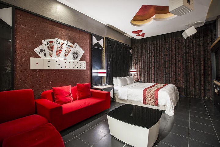 Room 10 of 67