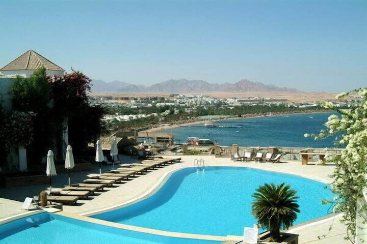 Pools & Facilities