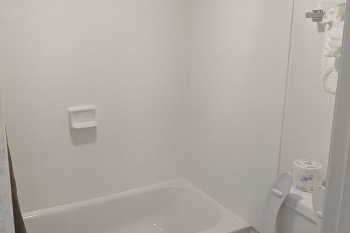 1 King Bed (4 of 9)