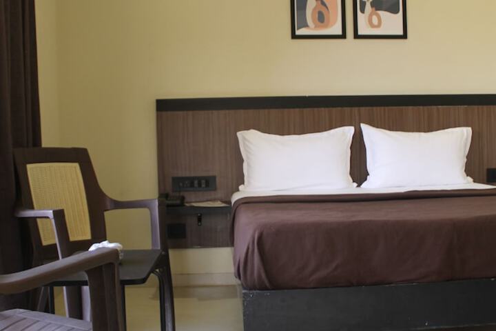Room 5 of 18