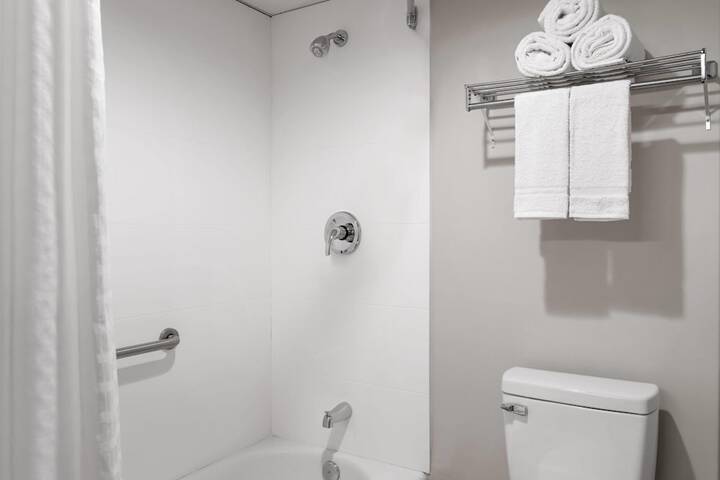 Room 17 of 33