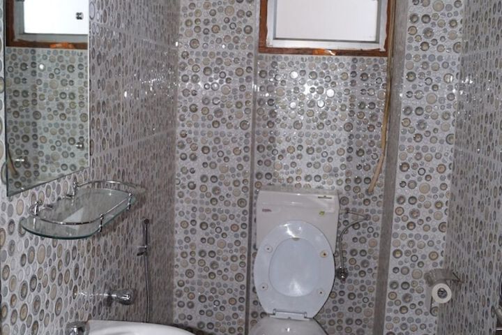 Room 8 of 11