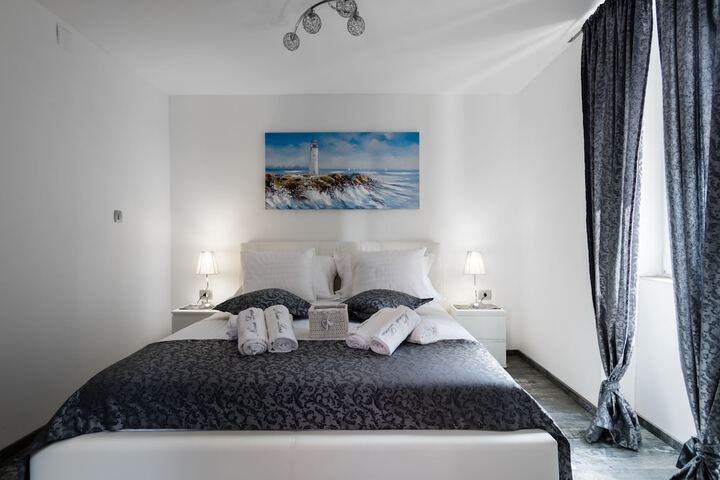 Room 16 of 180