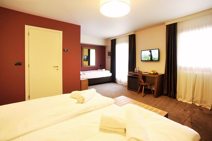 Room 10 of 48
