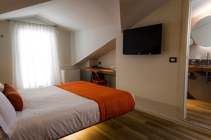 Room 22 of 62