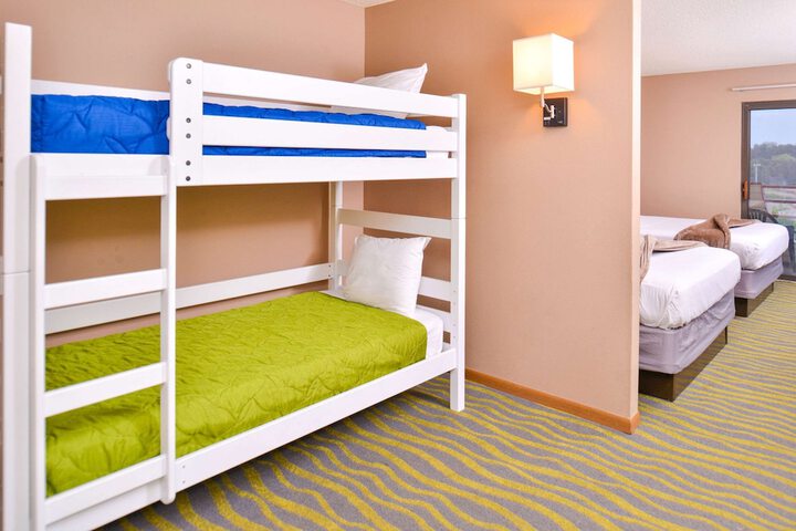 2 Queen Beds (15 of 27)