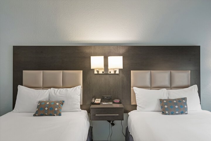 Double Accessible King Size Bed (3 of 8)