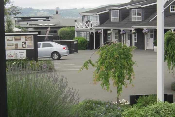 Hotel Exterior 54 of 75