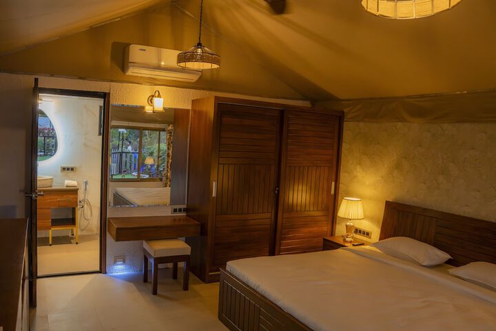 Room 15 of 106