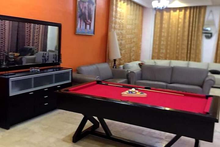 Lounge 24 of 29