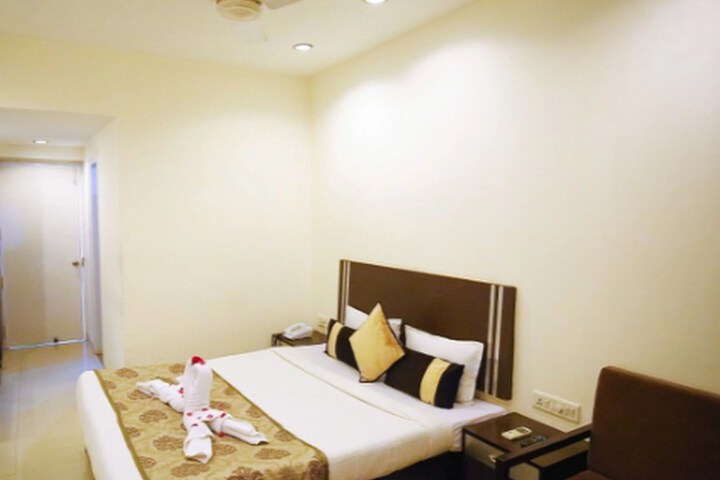 Room 16 of 37