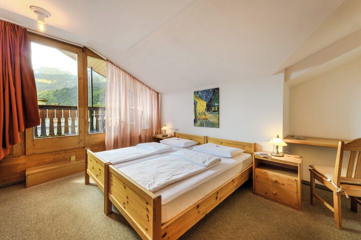 Room 6 of 25