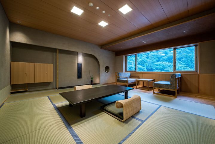 Room 21 of 77