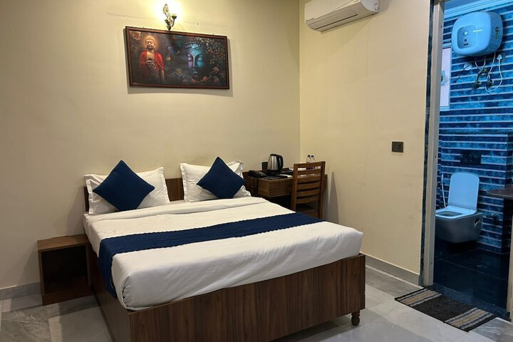 Room 3 of 21