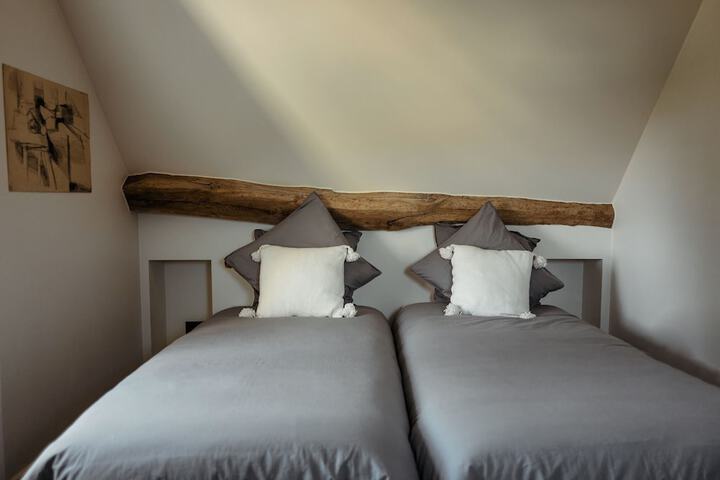 Room 3 of 21