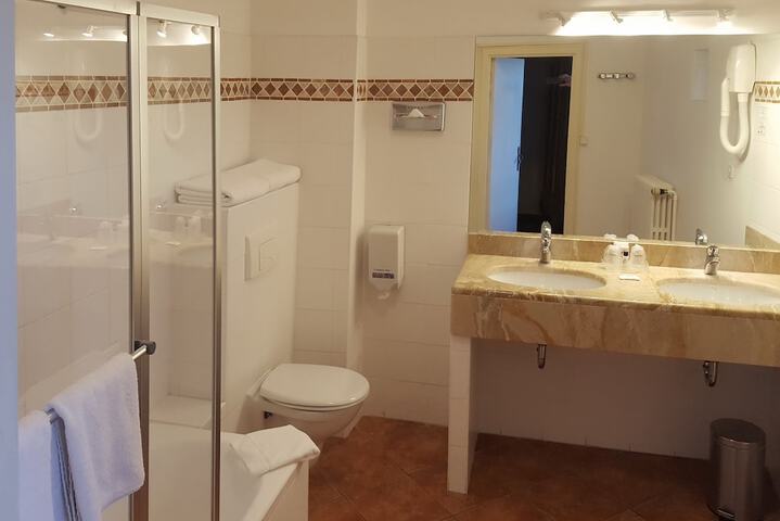 Room 26 of 64