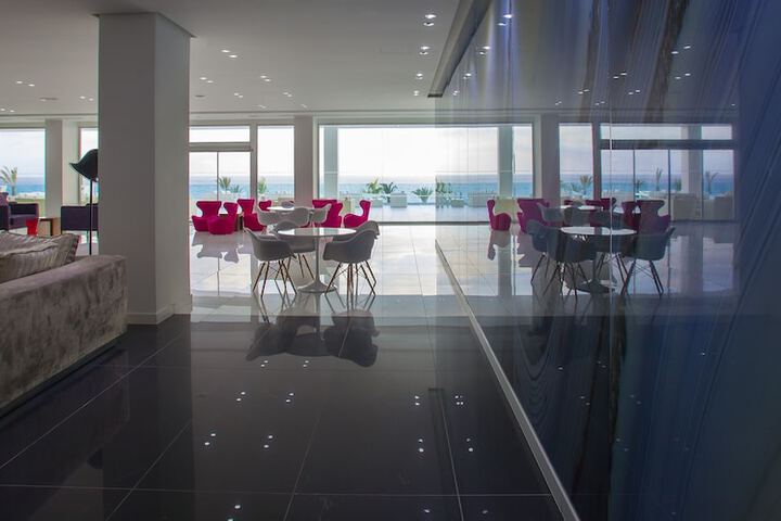 Entrance & Lobby
