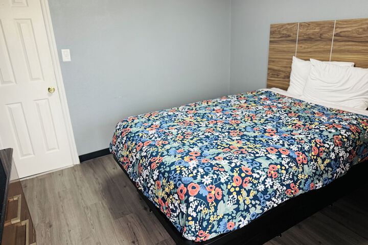 Room 6 of 7