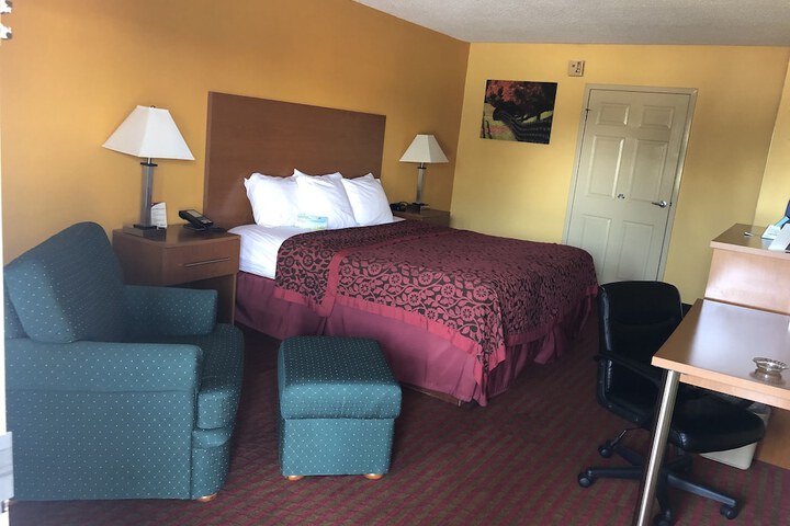 1 King Bed (1 of 22)