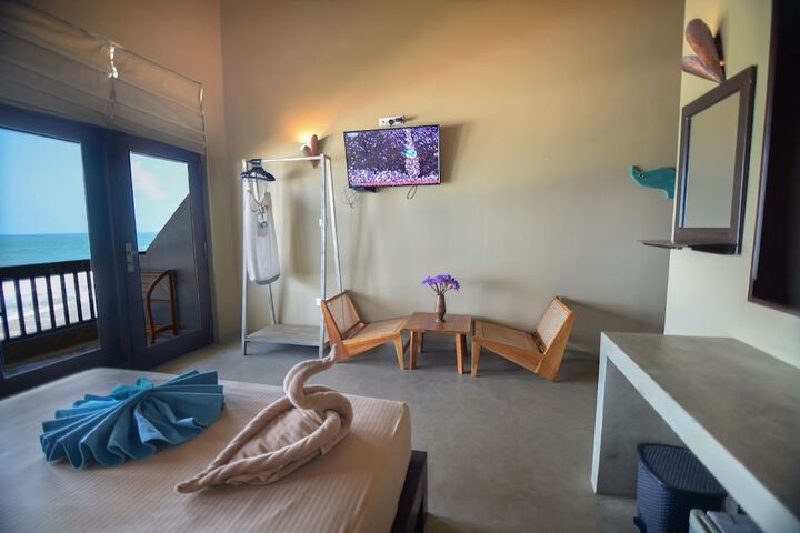 Room 8 of 77