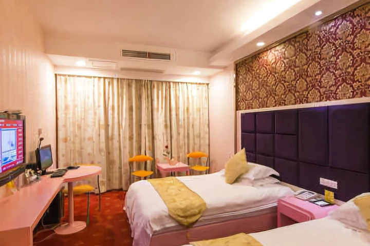 Room 3 of 20