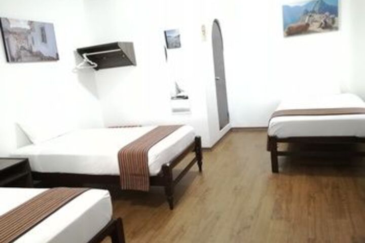 Room 6 of 18