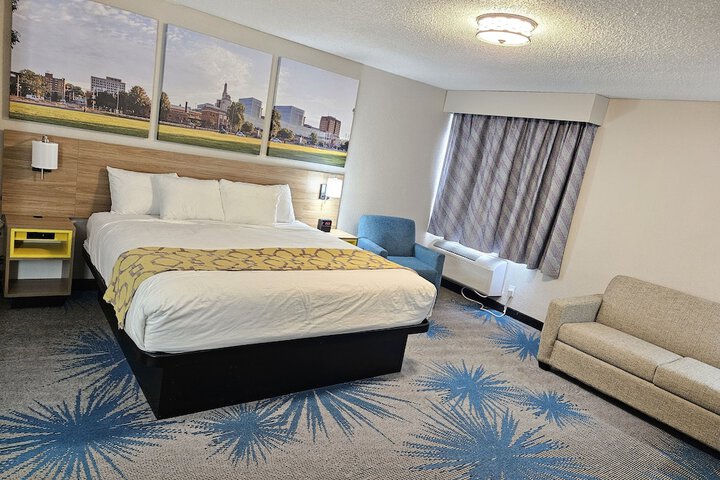 1 King Bed Suite (6 of 8)