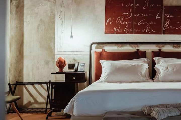 Room 33 of 62