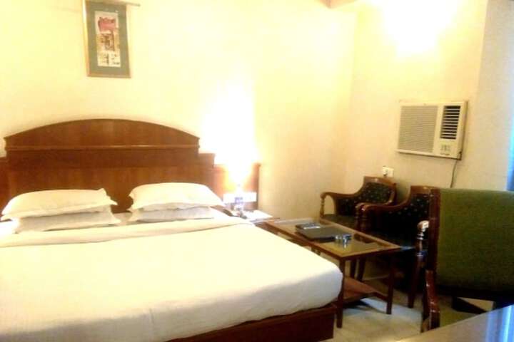 Room 9 of 20