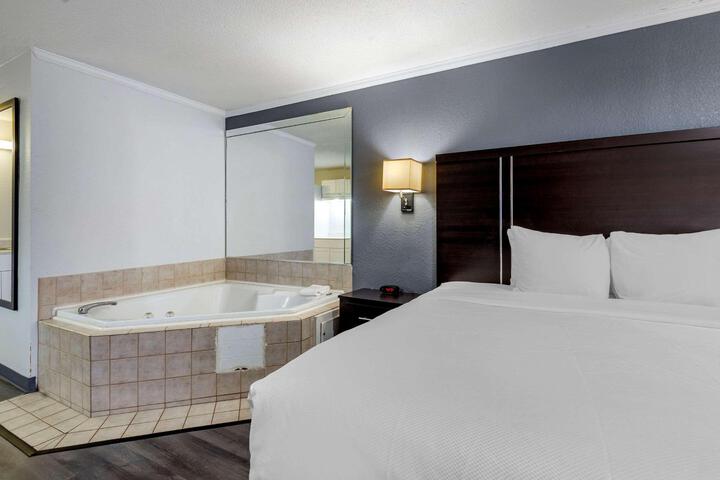 Efficiency King Bed (2 of 10)