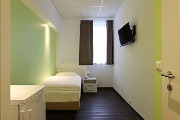 Room 3 of 15