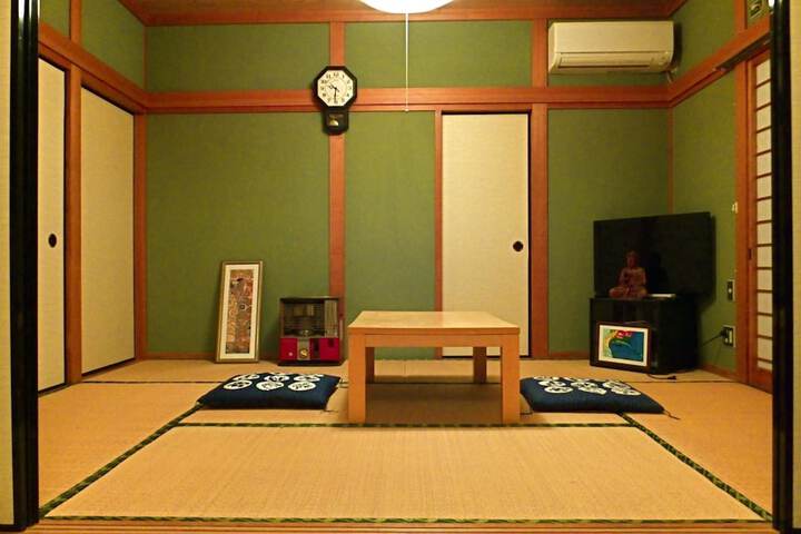 Room 10 of 33