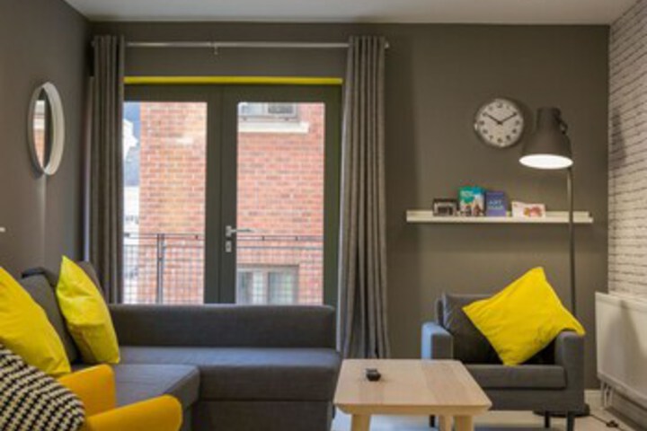 Lounge 20 of 51