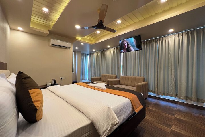 Room 13 of 17