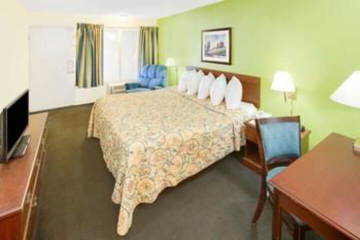 Room 32 of 70