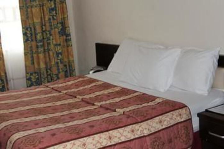 Room 5 of 16