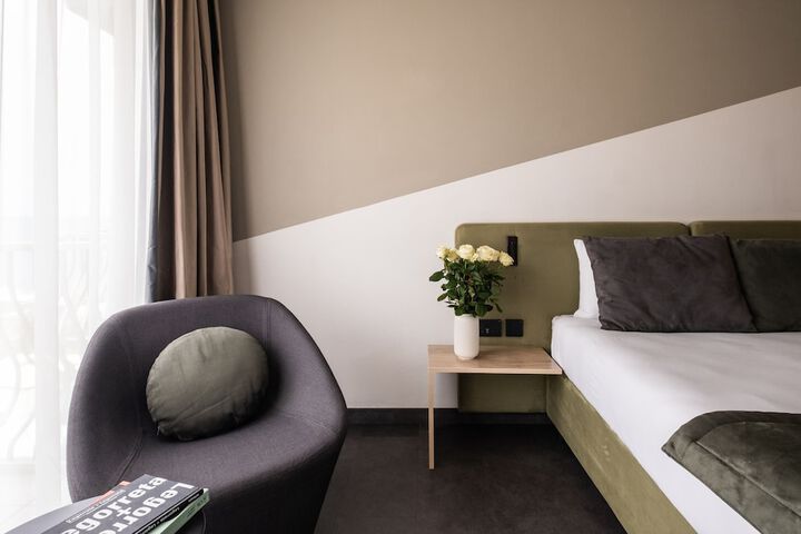 Room 10 of 113