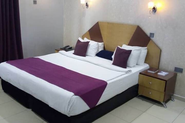 Room 4 of 18