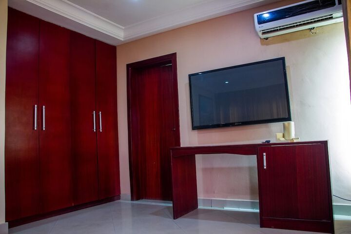 Room 4 of 69